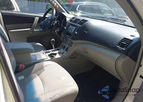 2013 Toyota Highlander Se V6 z USA, uszkodzony, nr VIN 5TDBK3EH8DS197330